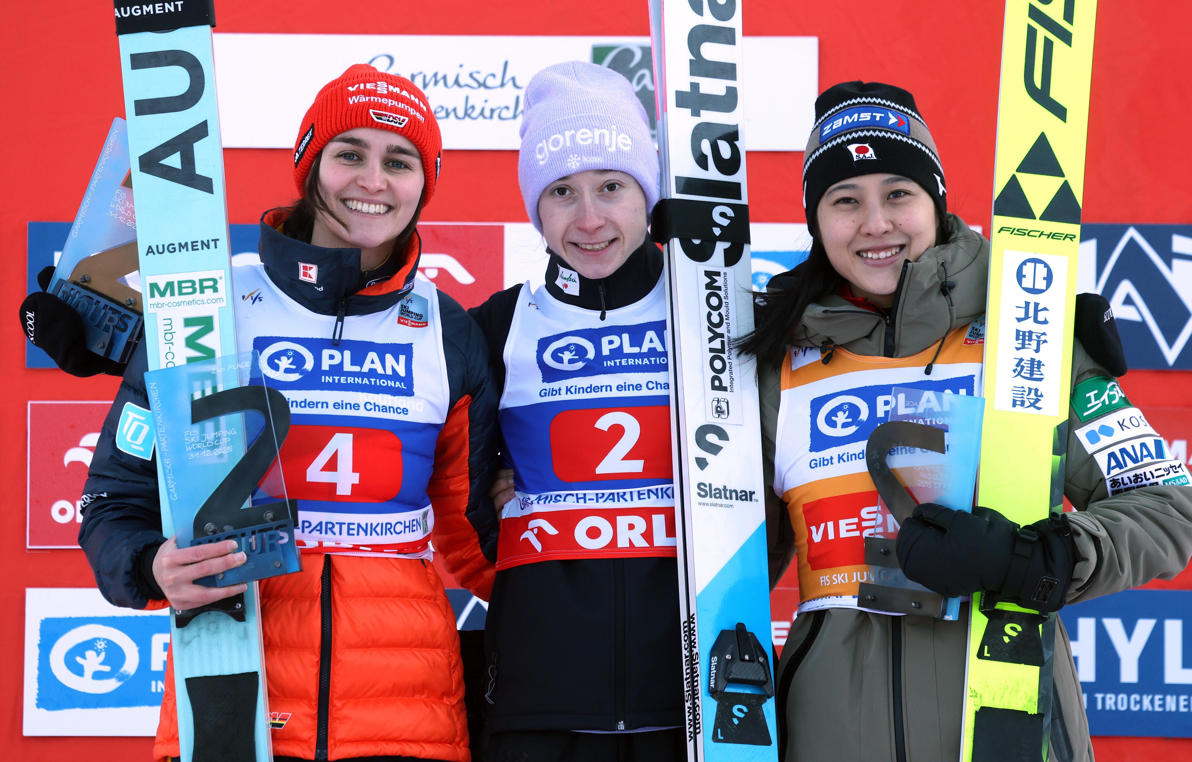 Nika Prevc (M.) gewinnt in Garmisch-Partenkirchen
