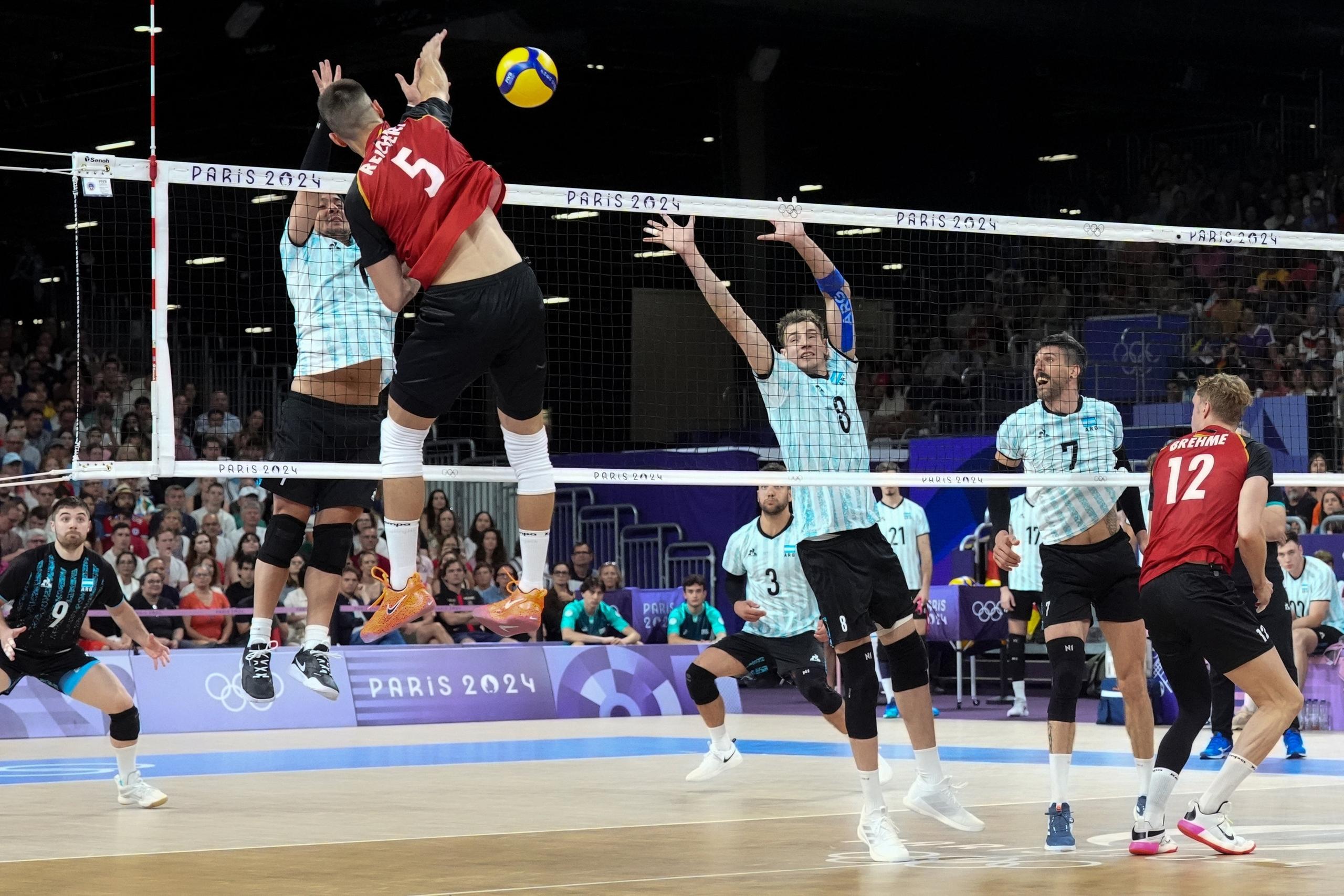 Paris 2024 - Volleyball: Spielszene Argentinien - Deutschland
