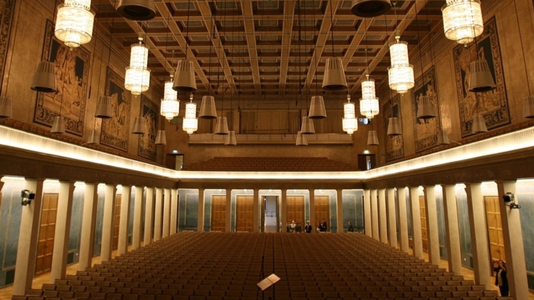 Der Herkulessaal in der Münchner Residenz, Blick in den leeren Zuschauerraum