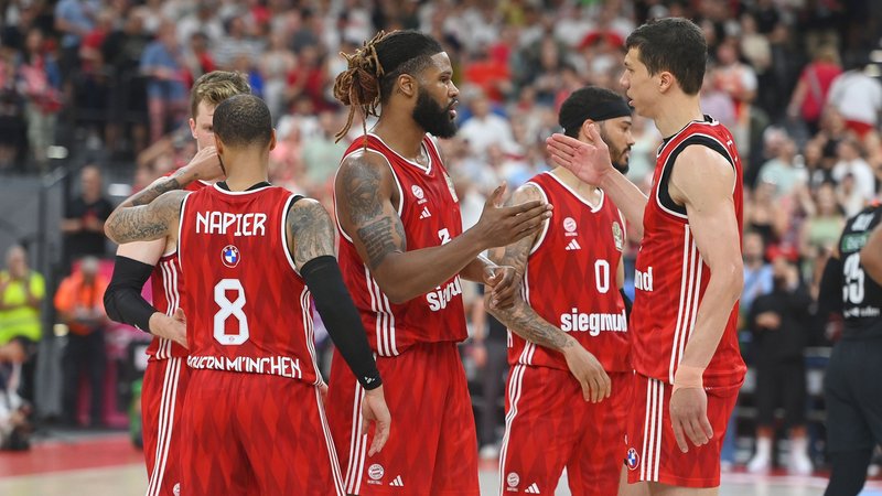 Jubel nach dem Sieg gegen Ulm | Bild: picture alliance / SvenSimon | Frank Hoermann/SVEN SIMON Jubel nach dem Sieg gegen Ulm