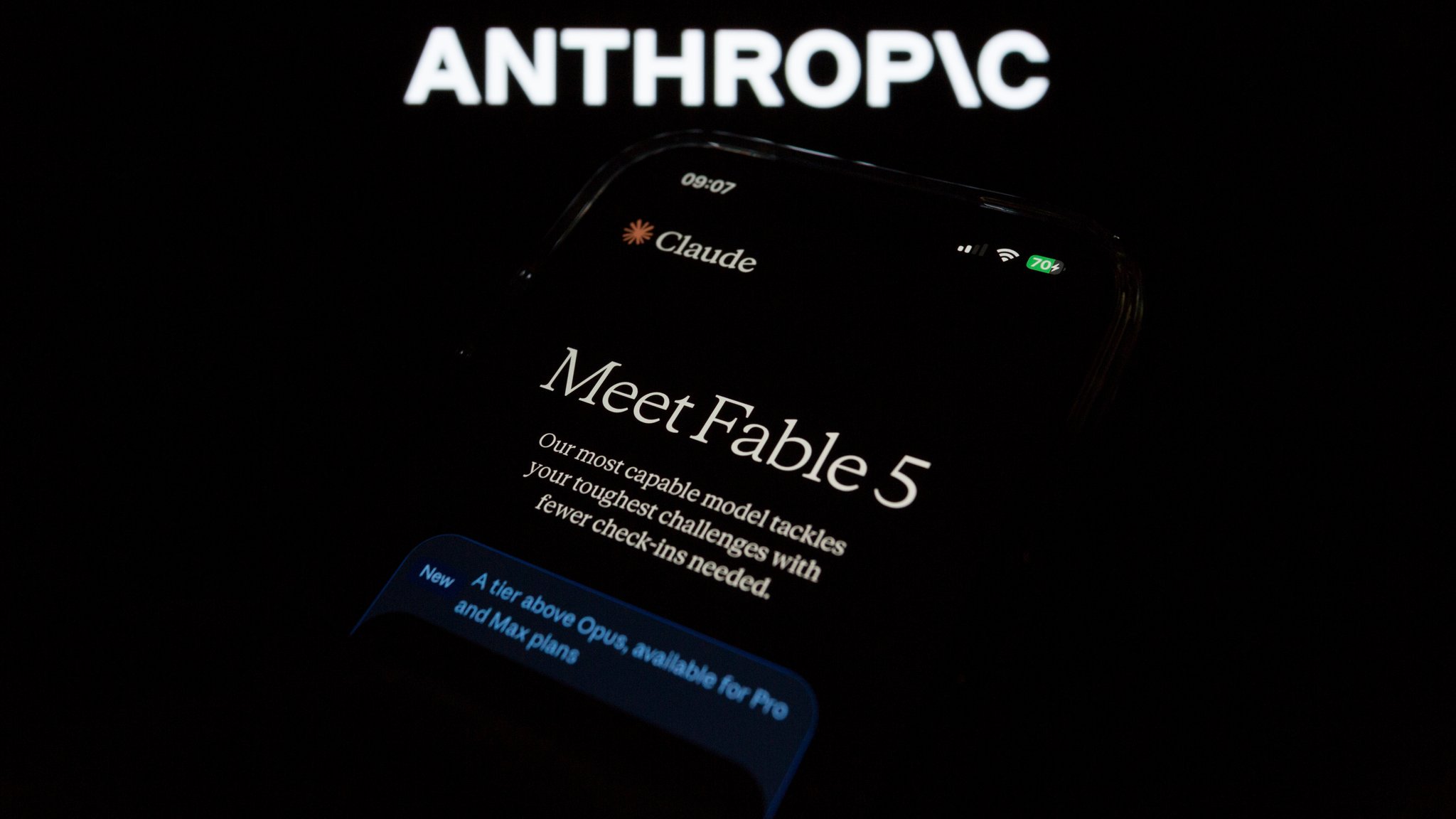 Fable 5 von Anthropic auf einem Smartphone