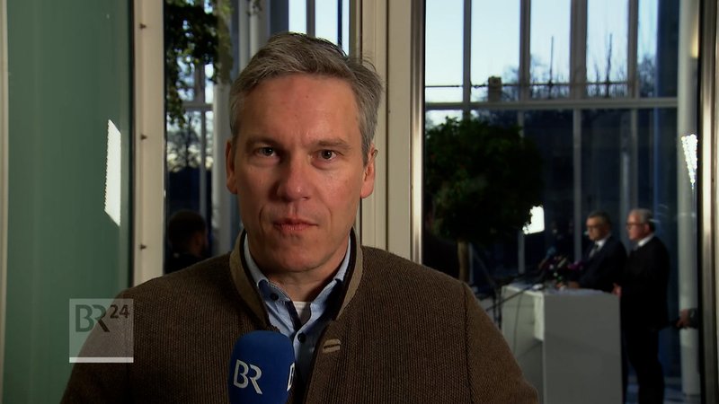 BR-Reporter Achim Wendler in der Staatskanzlei | Bild: BR BR-Reporter Achim Wendler in der Staatskanzlei
