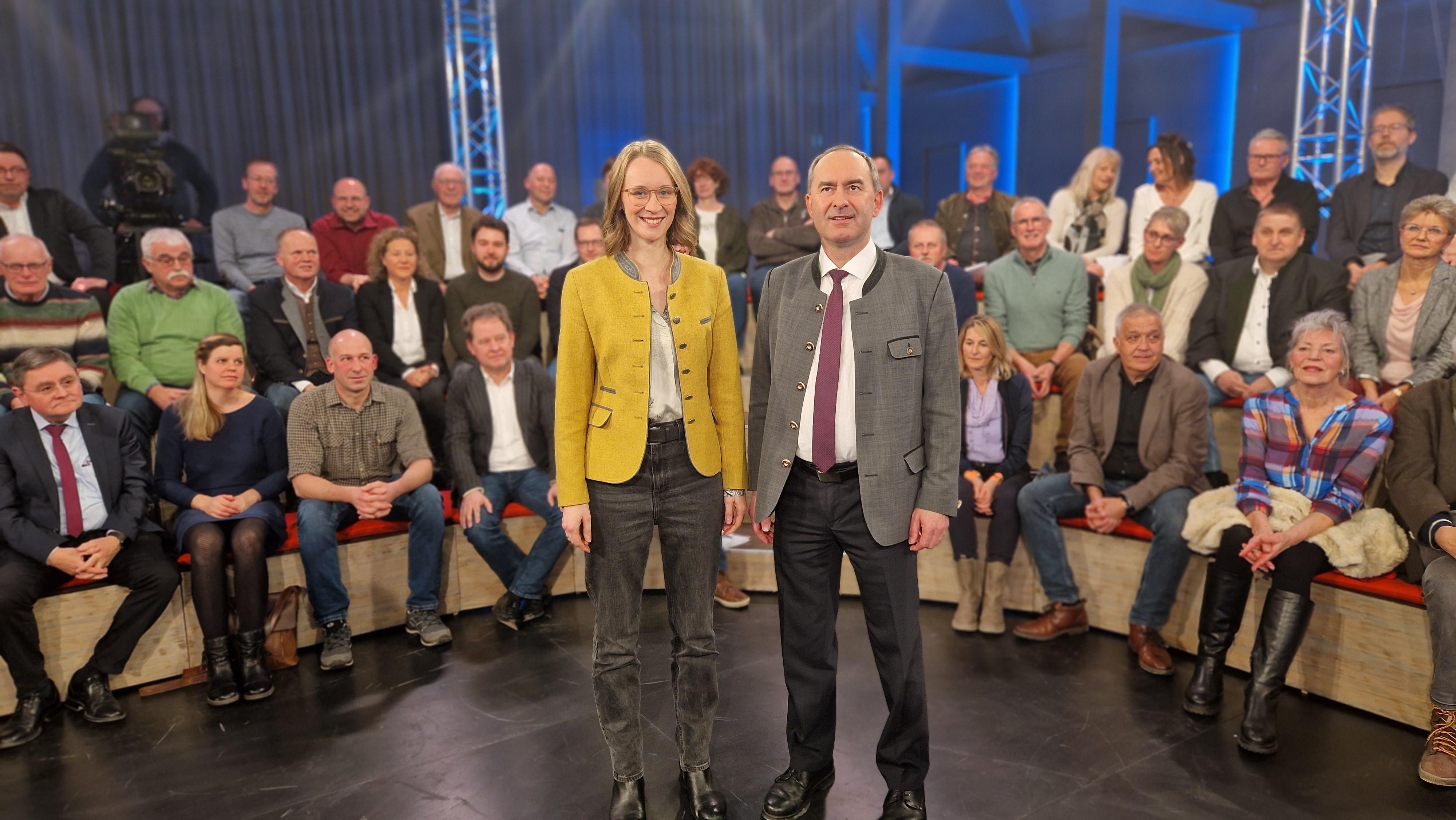 Arena mit Eva Lettenbauer und Hubert Aiwanger
