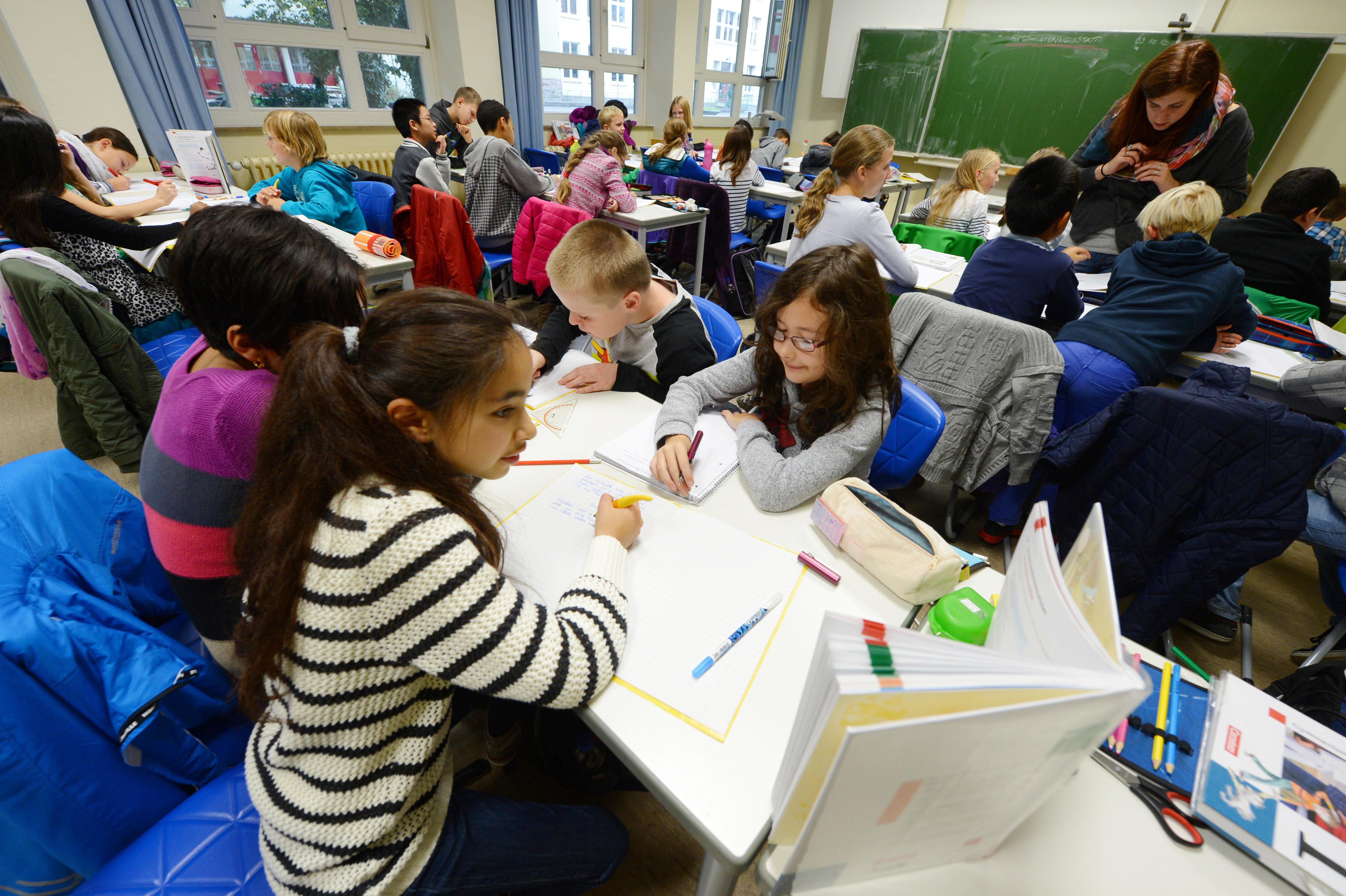 Schüler einer fünften Klasse während einer Unterrichtsstunde.