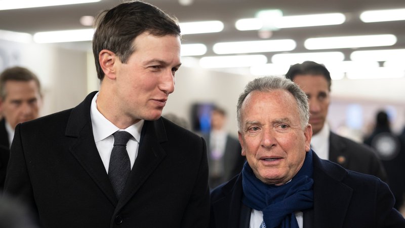 Jared Kushner (l.) und Steve Witkoff | Bild: pa/dpa/GIAN EHRENZELLER Jared Kushner (l.) und Steve Witkoff