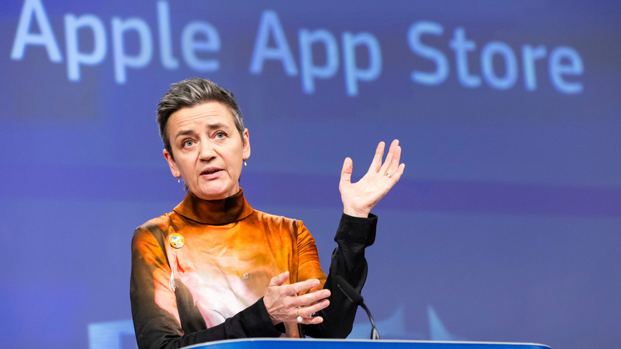 Die Vizepräsidentin der EU-Kommission, Margrethe Vestager, spricht in der EU-Zentrale in Brüssel zu den Medien über den Streamingdienst Apple Music.