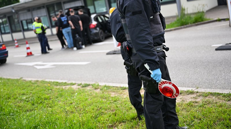 Eine Kontrollstelle am deutsch-französischen Grenzübergang bei Kehl. | Bild: picture alliance / onw-images | Marius Bulling Eine Kontrollstelle am deutsch-französischen Grenzübergang bei Kehl.