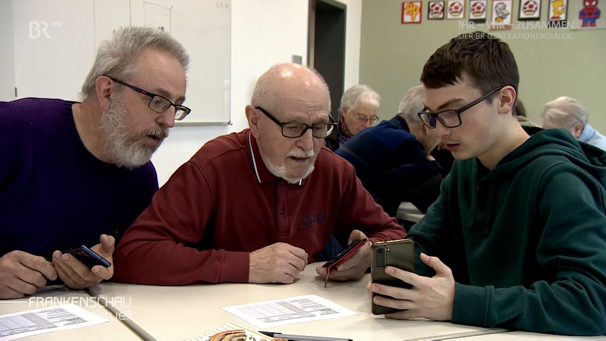 Erfolgsmodell: Schüler geben Smartphone-Hilfe für Senioren