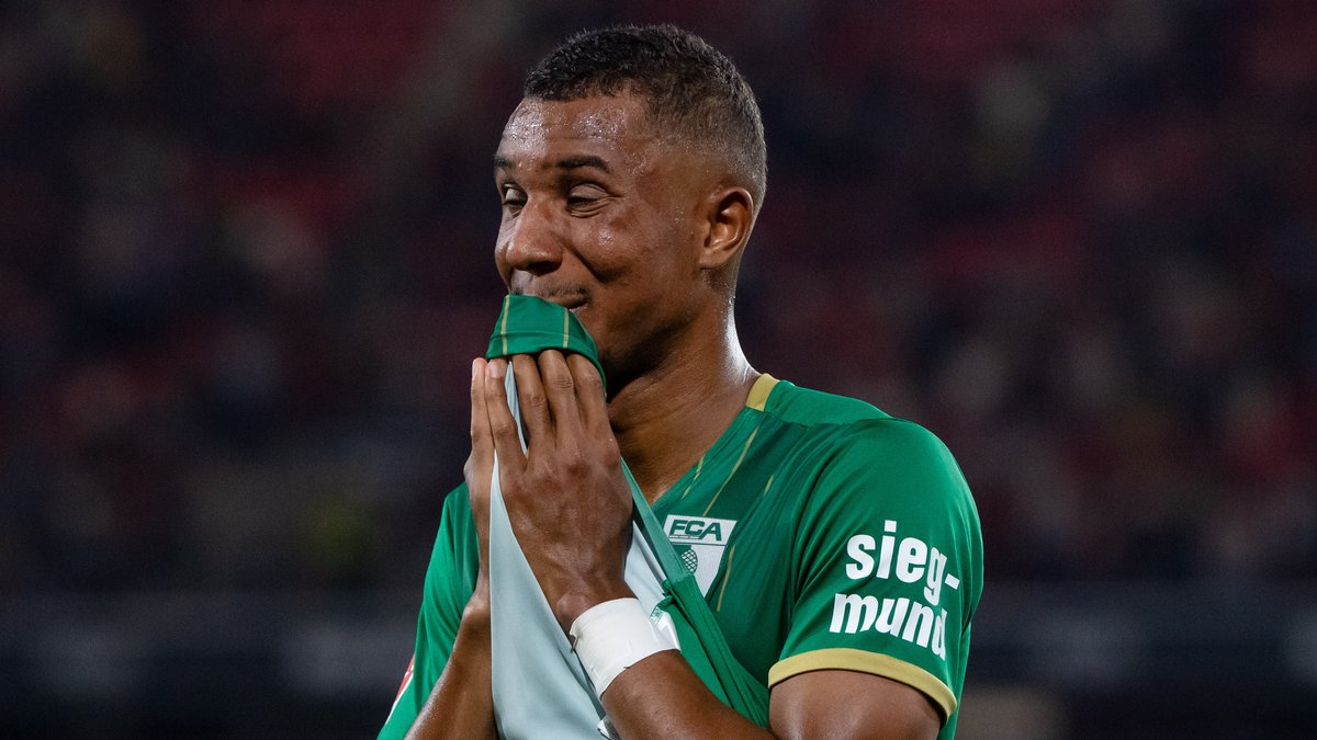 Enttäuschung bei Felix Uduokhai vom FC Augsburg nach dem 0:2 beim SC Freiburg