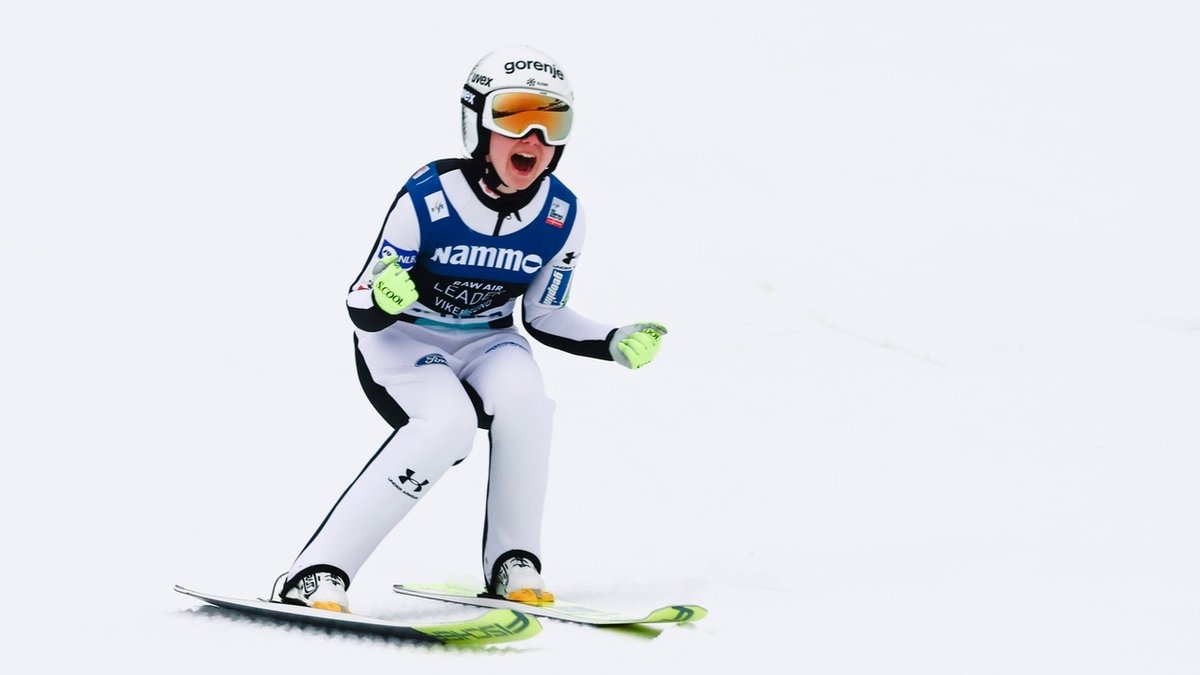 Skispringerin Ema Klinec