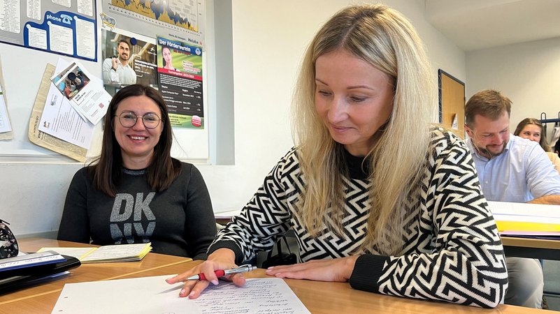 Schülerinnen und Schüler in einem Klassenraum. | Bild: BR/Richard Padberg Schülerinnen und Schüler in einem Klassenraum.