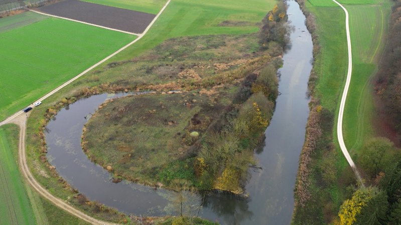Renaturierung der Altmühl bei Kipfenberg-Böhming: Der Fluss kann sich bei Hochwasser jetzt ausdehnen, Tiere und Pflanzen haben wieder ein Biotop.