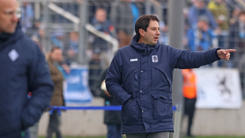 Trainer Argirios Giannikis (1860) | Bild: picture alliance / Lackovic | Mladen Lackovic Trainer Argirios Giannikis (1860)