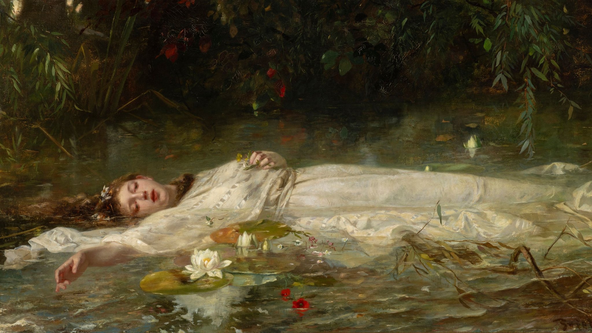 Ophelia in weißem Gewand in flachem Gewässer liegend