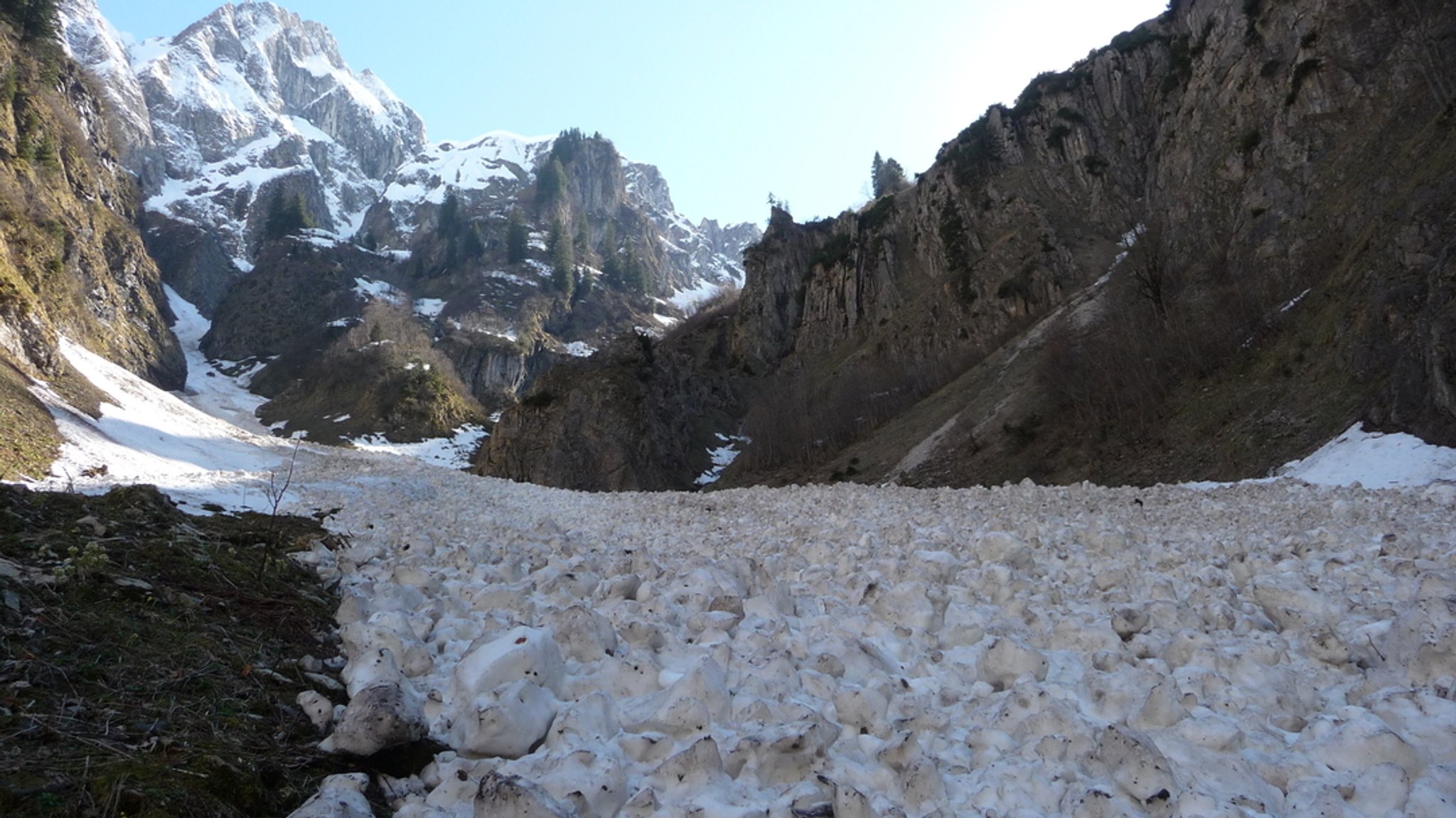 Frühjahrs-Lawinenschnee im Allgäu. 