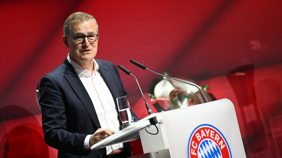 Jan-Christian Dreesen auf der Jahreshauptversammlung des FC Bayern