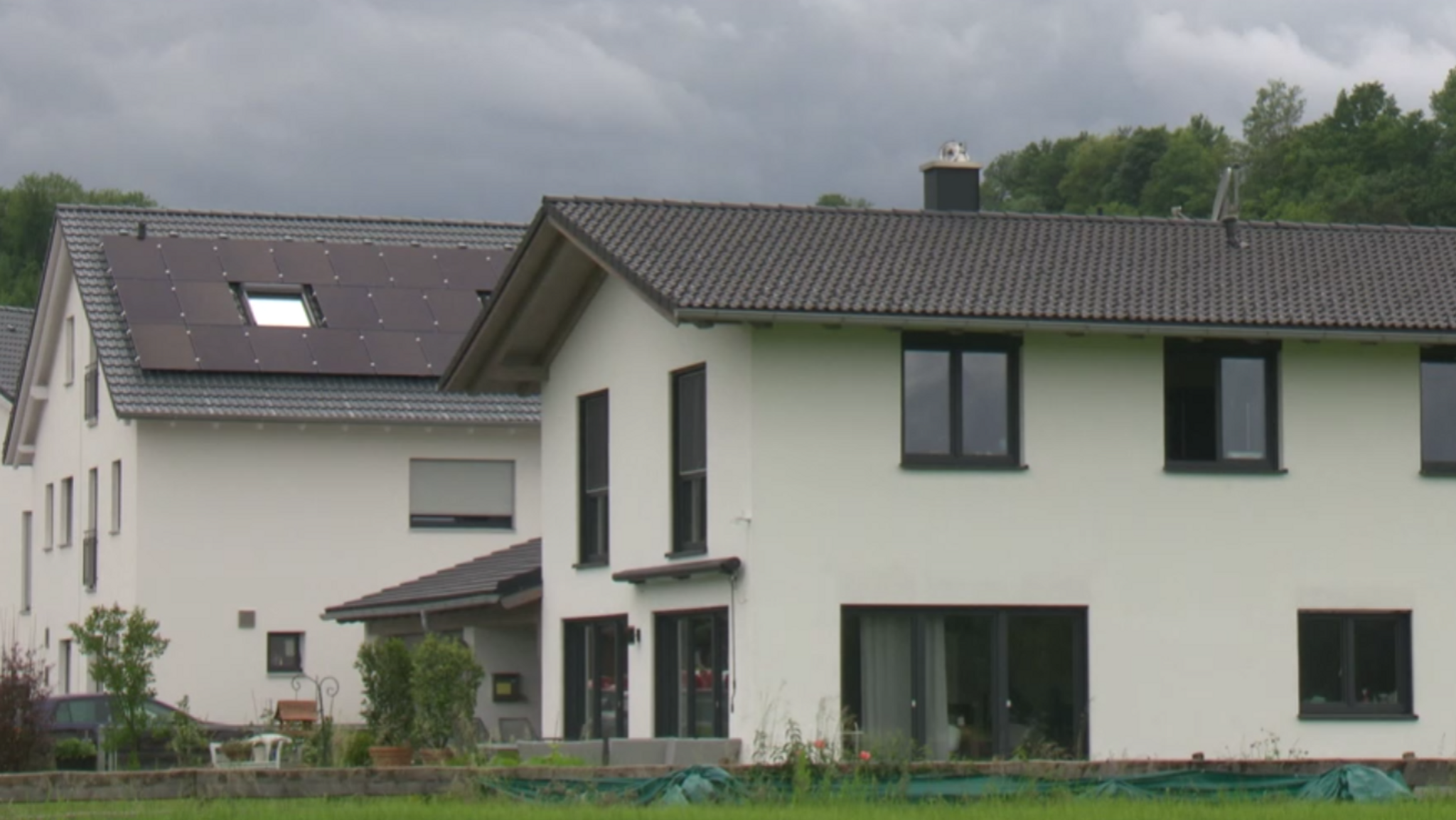 (Archivbild) Einer der Schwarzbauten in Wolfratshausen