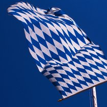 Wie Bayern zu seinen Rauten kam - Fahne Weiß-Blau | Bild: dpa