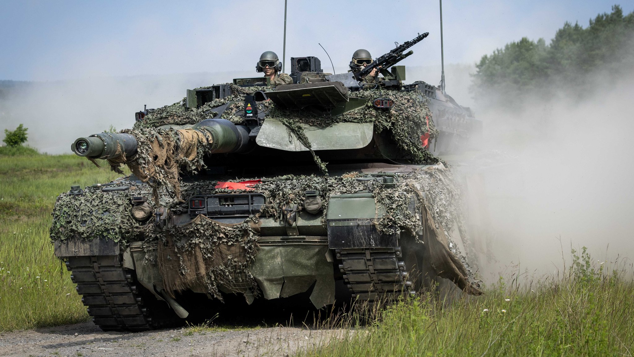Der Leopard-2-Panzer von KNDS während der Militärübung