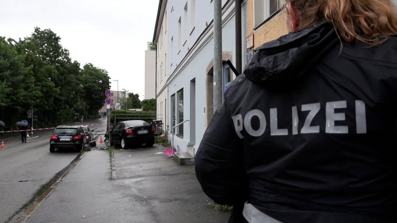 Personengruppe in Passau erfasst: Fahrer in U-Haft | Bild: Bayerischer Rundfunk 2025 Personengruppe in Passau erfasst: Fahrer in U-Haft