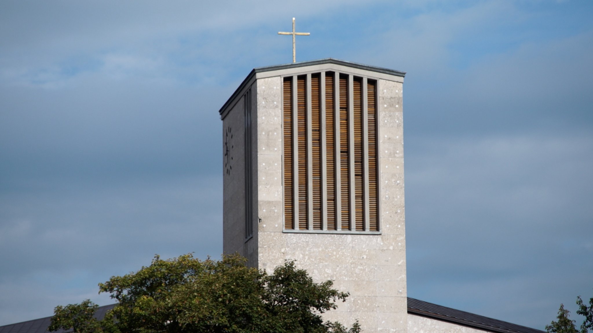 Pfarrkirche "Zu den Acht Seligkeiten" in Füssen von außen