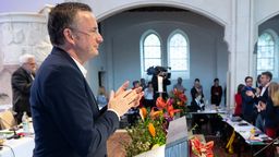 Künftiger Landesbischof Kopp: "Jetzt machen wir gemeinsam weiter" | Bild:picture alliance/dpa | Sven Hoppe