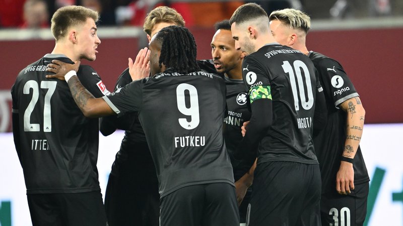 Jubel bei der SpVgg Greuther Fürth | Bild: picture-alliance / dpa Jubel bei der SpVgg Greuther Fürth