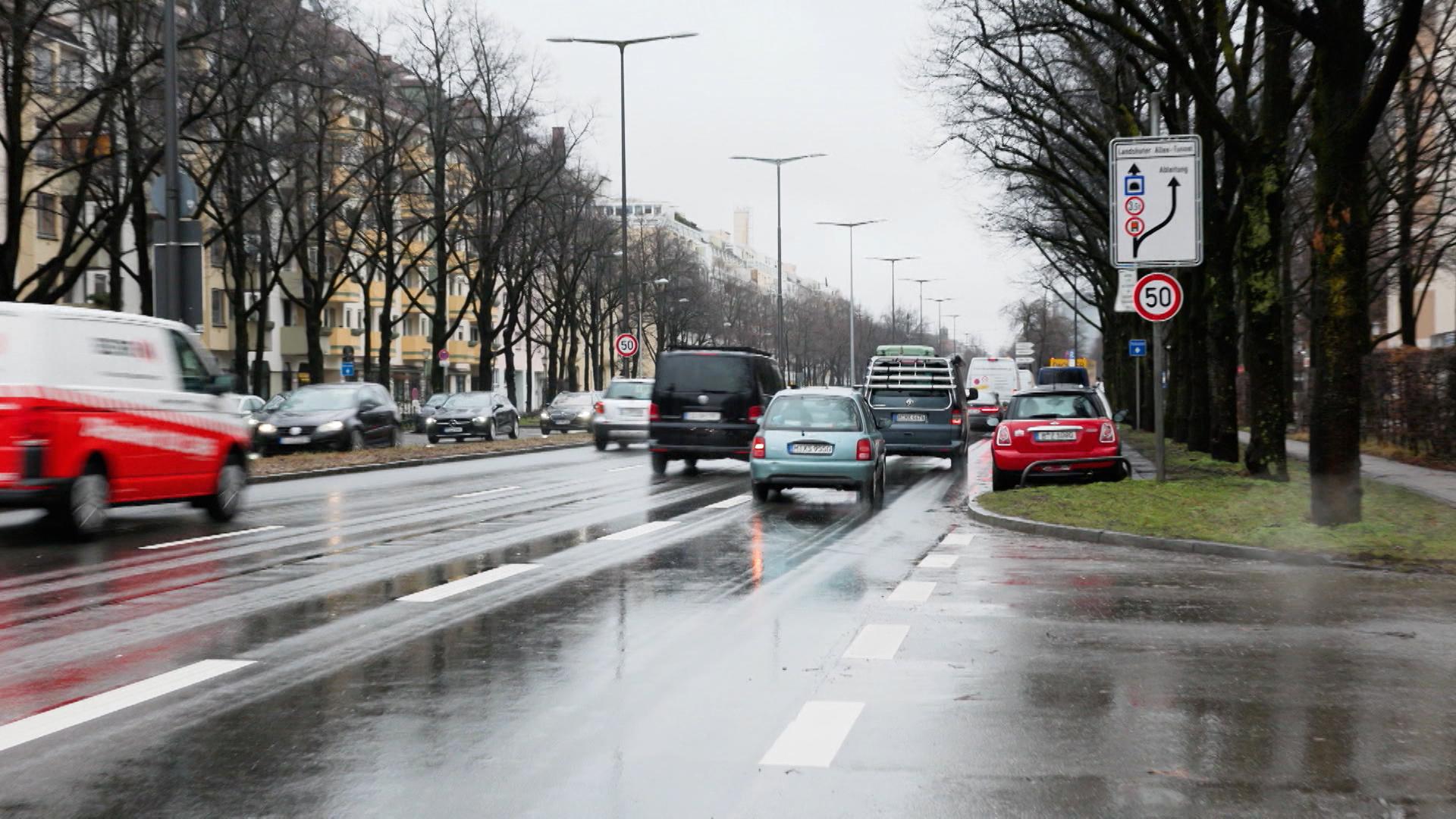 Münchens Oberbürgermeister Reiter hatte im Januar Tempo 50 angeordnet. Jetzt müssen die Schilder wieder getauscht werden.