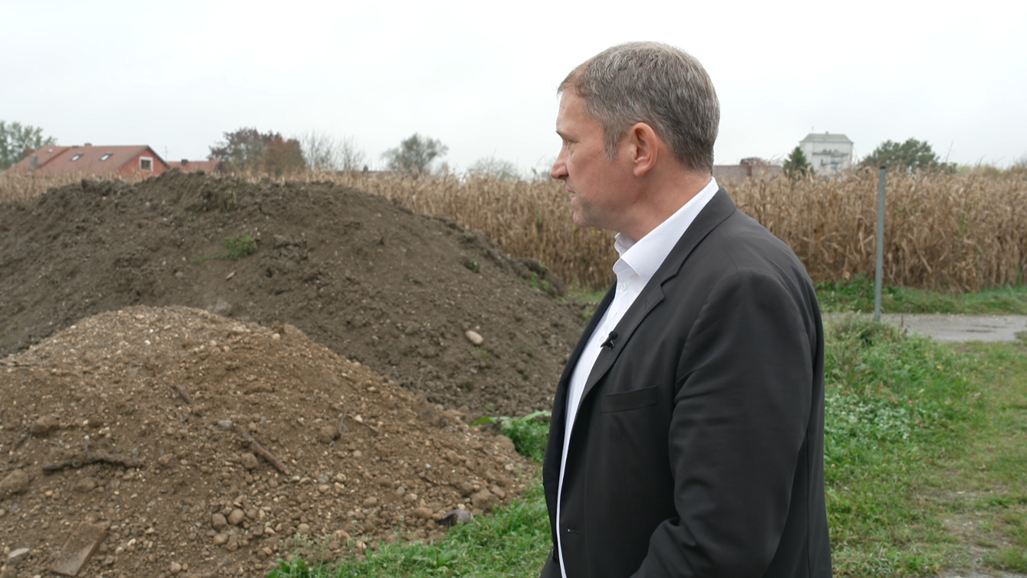 Tögings Bürgermeister Tobias Windhorst hat ein Entsorgungsproblem: Die Erde im gesamten Landkreis kann nicht auf die Gruben gefahren werden.