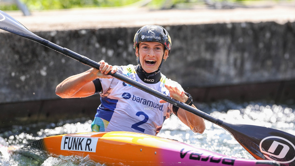 Ricarda Funk im Kanu freut sich über ihr WM-Gold im Jahr 2022