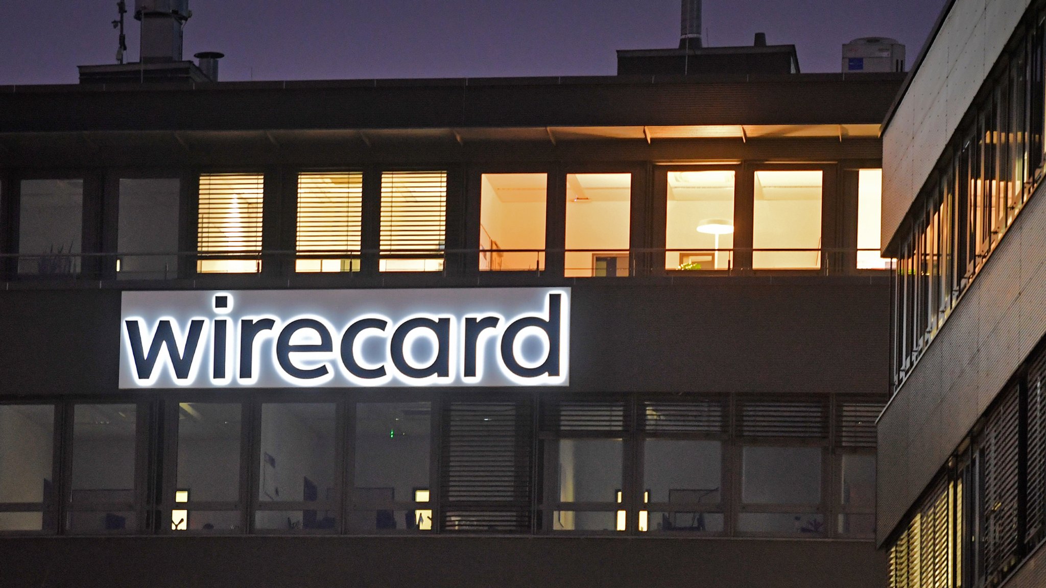 Die Wirecard-Zentrale im Zwielicht.