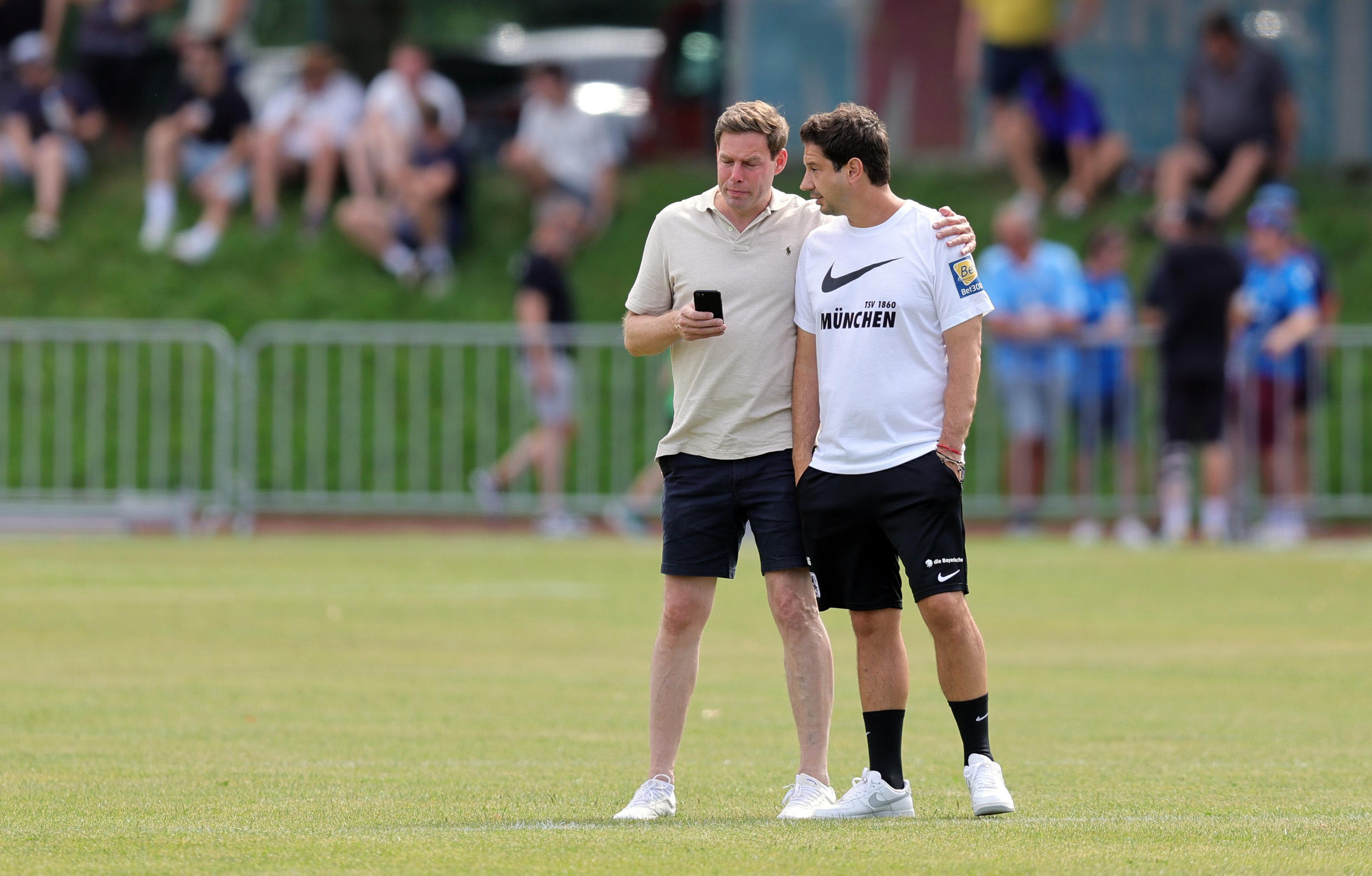 Christian Werner Sport Gesch?ftsf?hrer von TSV 1860 M?nchen mit Agirios Giannikis, Chef Trainer von TSV 1860