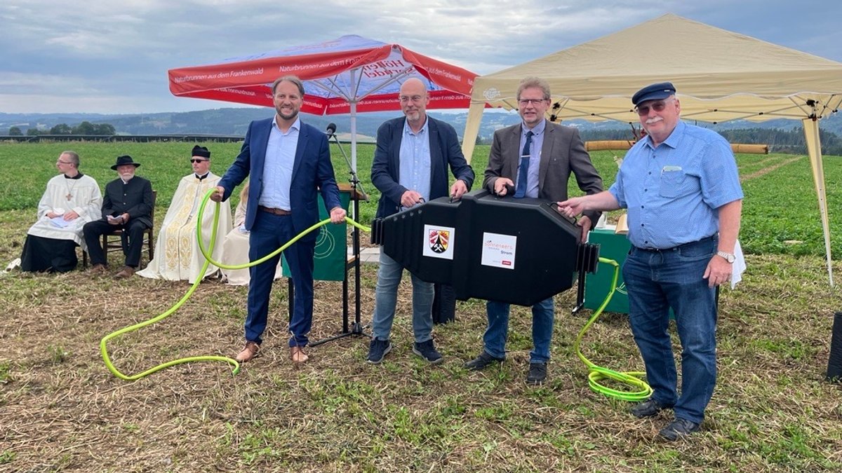 Der größte Solarpark Oberfrankens ist am Samstagnachmittag in Issigau im Landkreis Hof offiziell eingeweiht worden. 