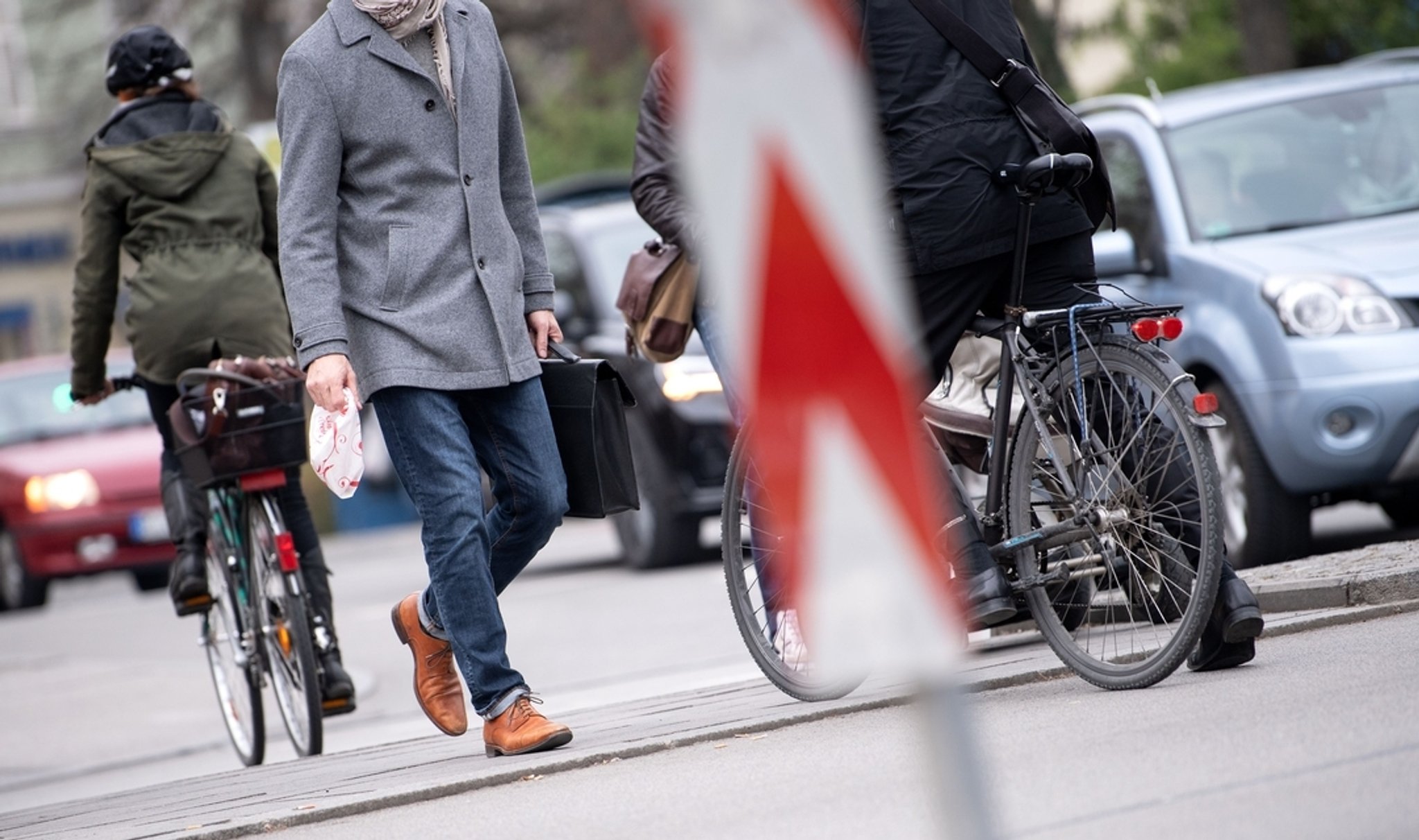 (Symbolbild) Welche Verkehrsmittel nutzen Bürgerinnen und Bürger am häufigsten, welche Trends gibt es? Darum ging es in einer bundesweiten Mobilitäts-Studie. | Bild: dpa-Bildfunk/Sven Hoppe (Symbolbild) Welche Verkehrsmittel nutzen Bürgerinnen und Bürger am häufigsten, welche Trends gibt es? Darum ging es in einer bundesweiten Mobilitäts-Studie.