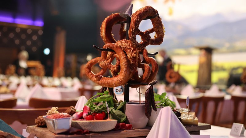 Symbolbild: Brotzeit auf dem Nockherberg | Bild: BR/Stefan Matzke Symbolbild: Brotzeit auf dem Nockherberg