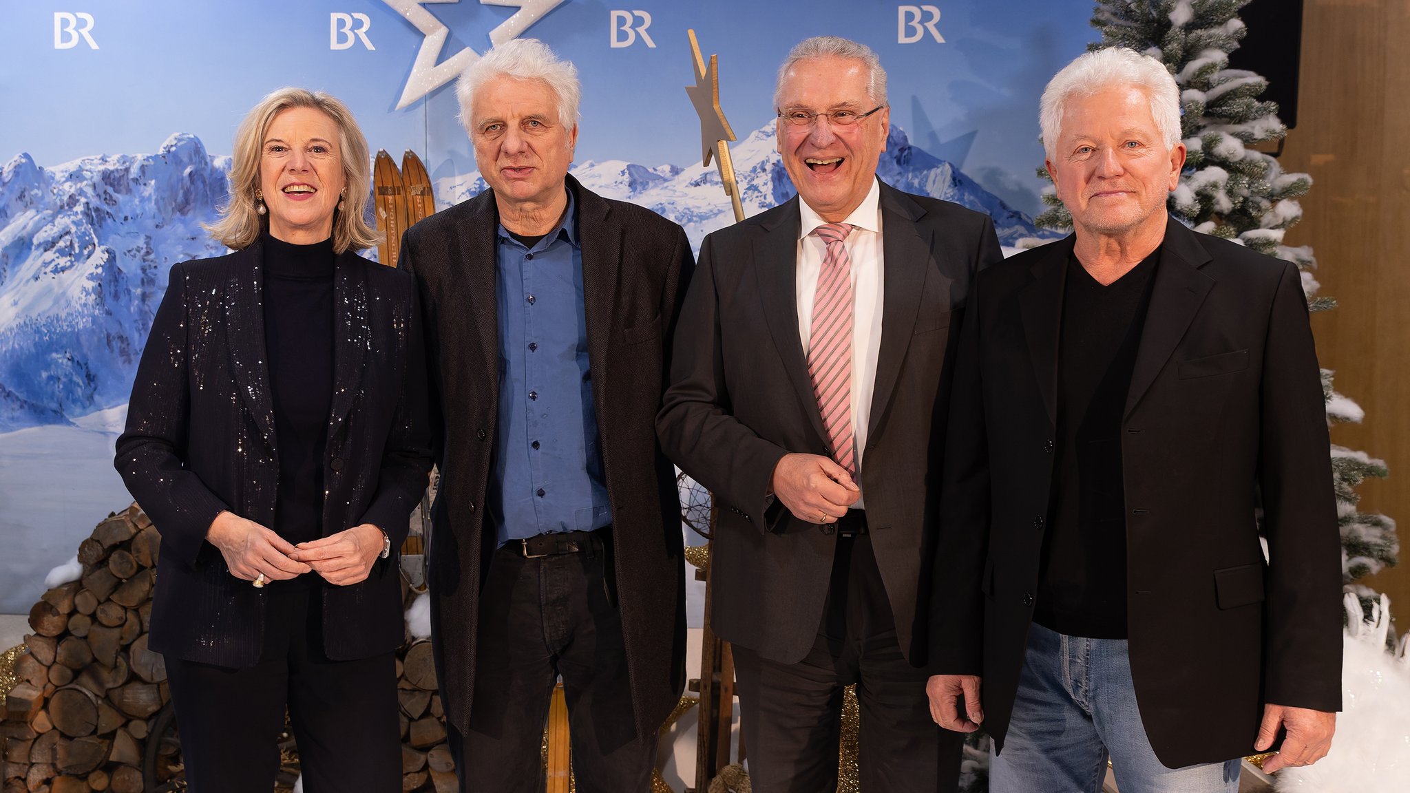 BR-Intendantin Wildermuth mit den Schauspielern Wachtveitl und Nemec sowie Bayerns Innenminister Herrmann. 