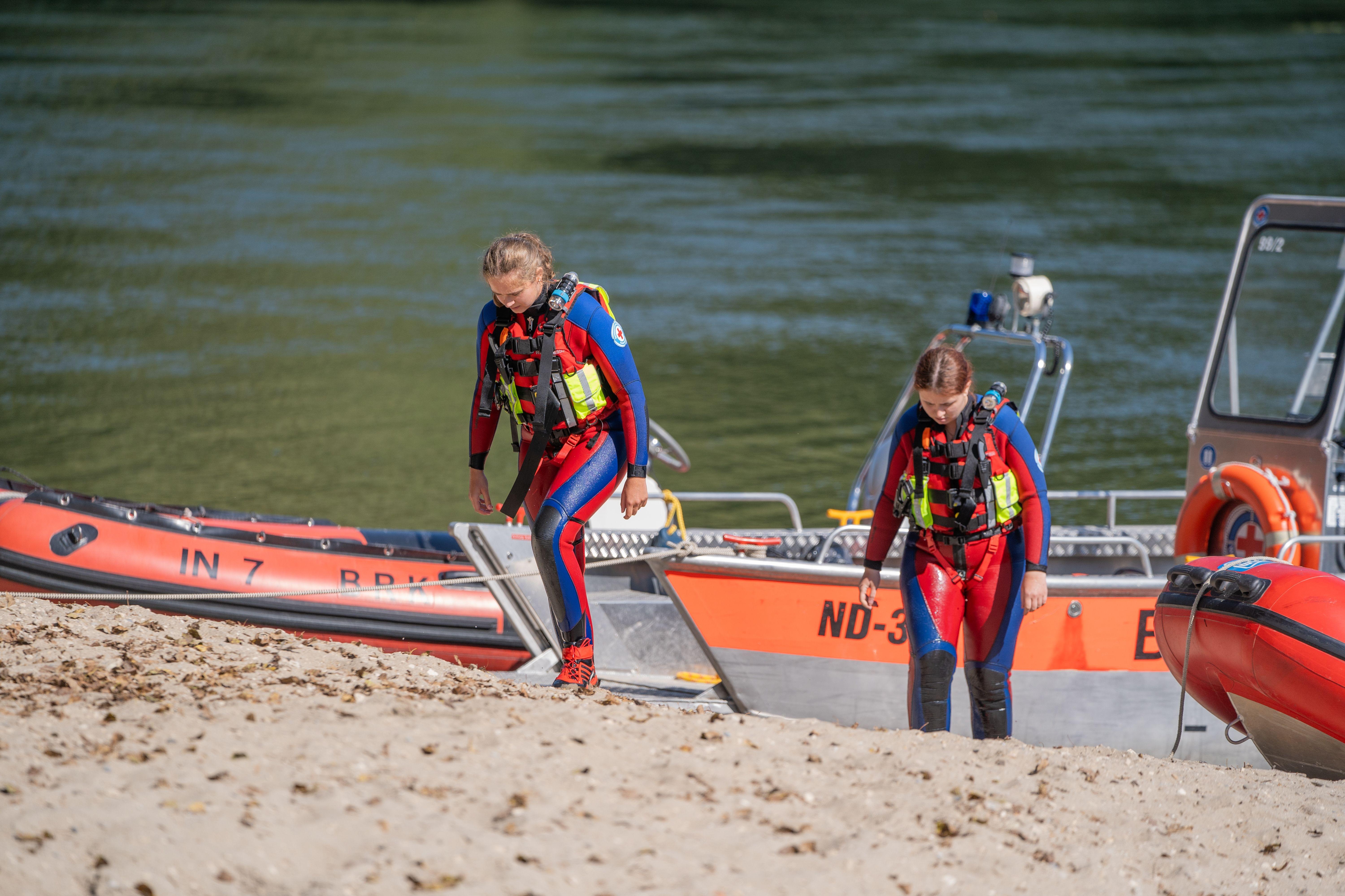 Rettungskräfte an der Donau