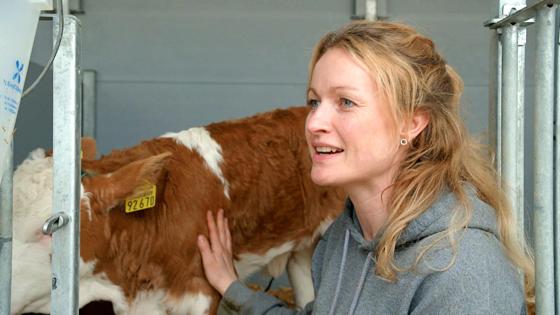 Eine Rinderherde managen, das ist der Beruf von Veronika Haselbeck.