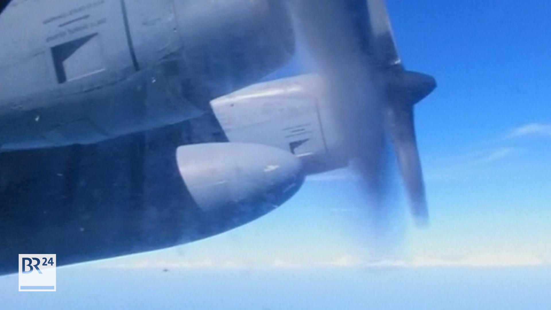 Flugzeugpropeller eines fliegenden Flugzeugs, nah