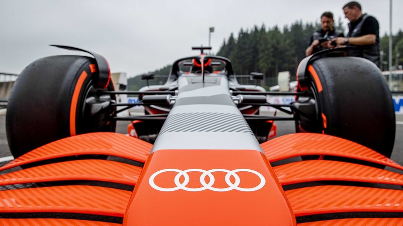 Ein Formel-1-Auto der Marke Audi, das derzeit noch unter dem Namen Sauber an der Start geht. | Bild: picture-alliance / dpa Ein Formel-1-Auto der Marke Audi, das derzeit noch unter dem Namen Sauber an der Start geht.