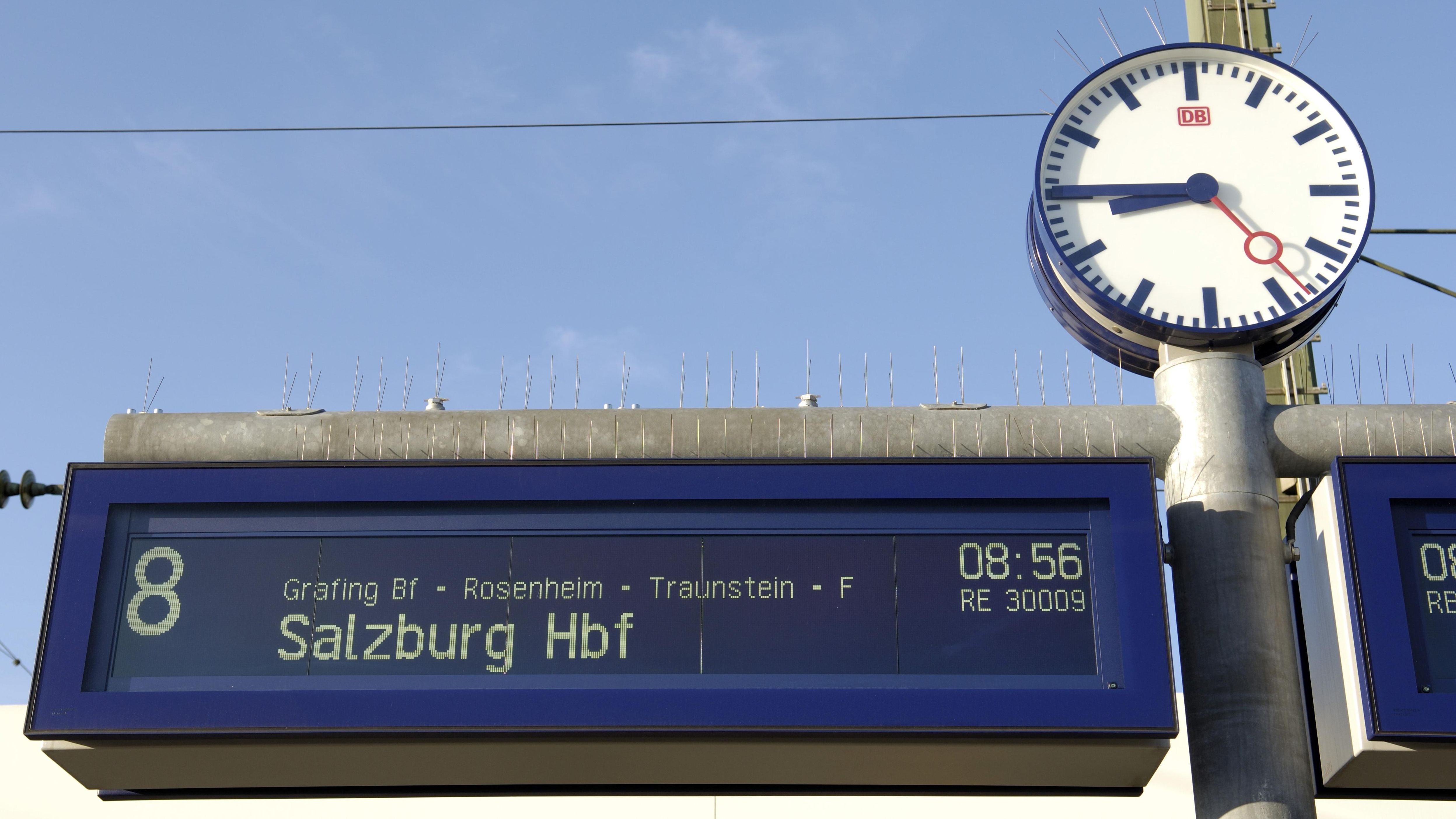 Munchner Hauptbahnhof Uhren Nicht Zuruckgestellt Br24