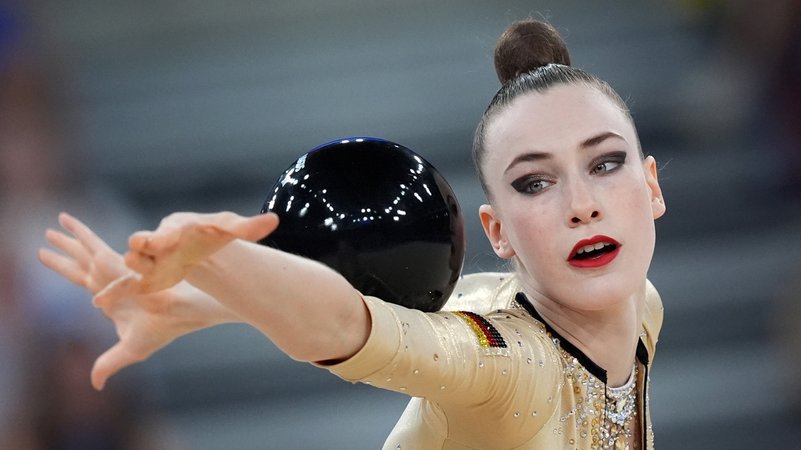 Rhythmische Sportgymnastik: Deutschlands Darja Varfolomeev | Bild: picture alliance/dpa | Marcus Brandt Rhythmische Sportgymnastik: Deutschlands Darja Varfolomeev