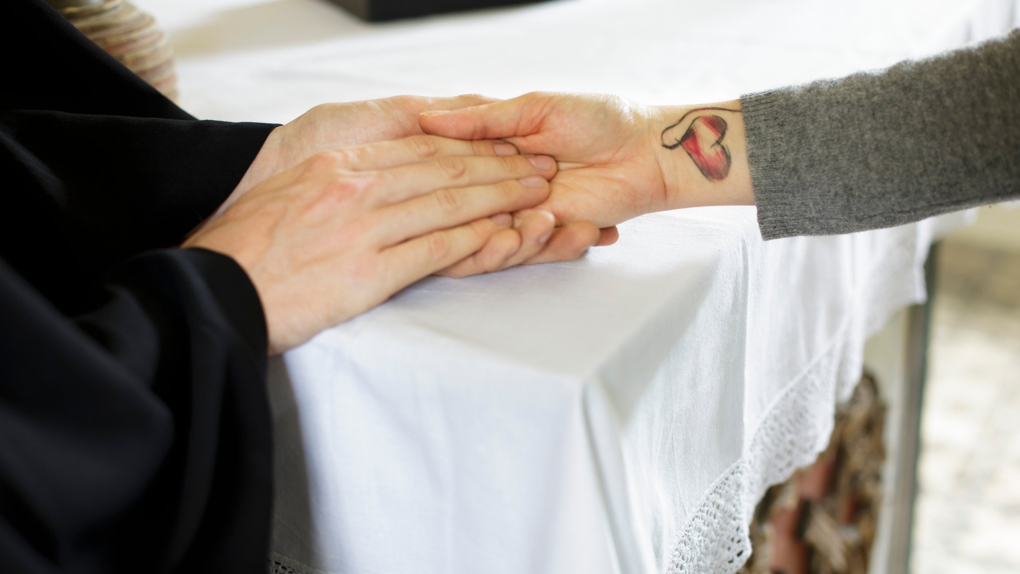 Liebe trotz Zölibat: Mein Partner, der katholische Priester
