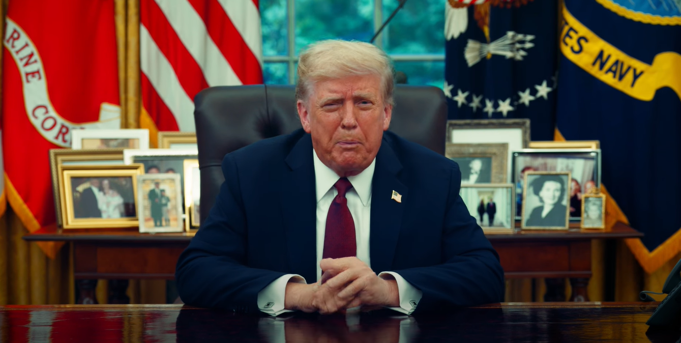 Donald Trump sprach auf den Kanälen des Weißen Hauses zur Ermordung von Charlie Kirk. Eine Sequenz deutet auf eine Bearbeitung des Videos hin.