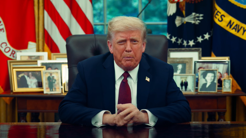 Donald Trump sprach auf den Kanälen des Weißen Hauses zur Ermordung von Charlie Kirk. Eine Sequenz deutet auf eine Bearbeitung des Videos hin. | Bild: Material: The White House / Screenshot: BR Donald Trump sprach auf den Kanälen des Weißen Hauses zur Ermordung von Charlie Kirk. Eine Sequenz deutet auf eine Bearbeitung des Videos hin.