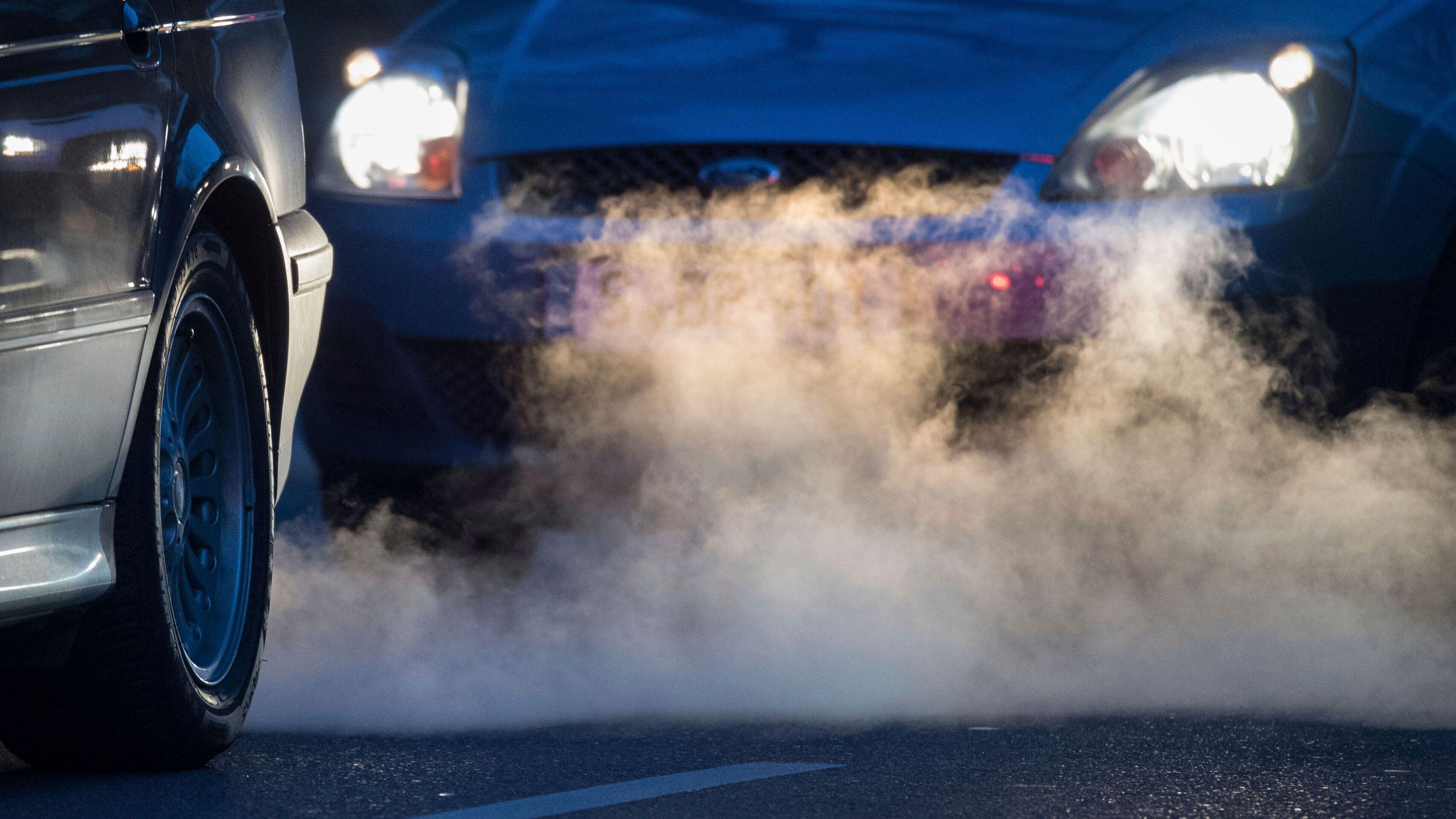 Verbrenner Autos / Weiterer Text über ots und www.presseportal.de/nr/6694 / Die Verwendung dieses Bildes für redaktionelle Zwecke ist unter Beachtung aller mitgeteilten Nutzungsbedingungen zulässig und dann auch honorarfrei. Veröffentlichung ausschließlich mit Bildrechte-Hinweis.