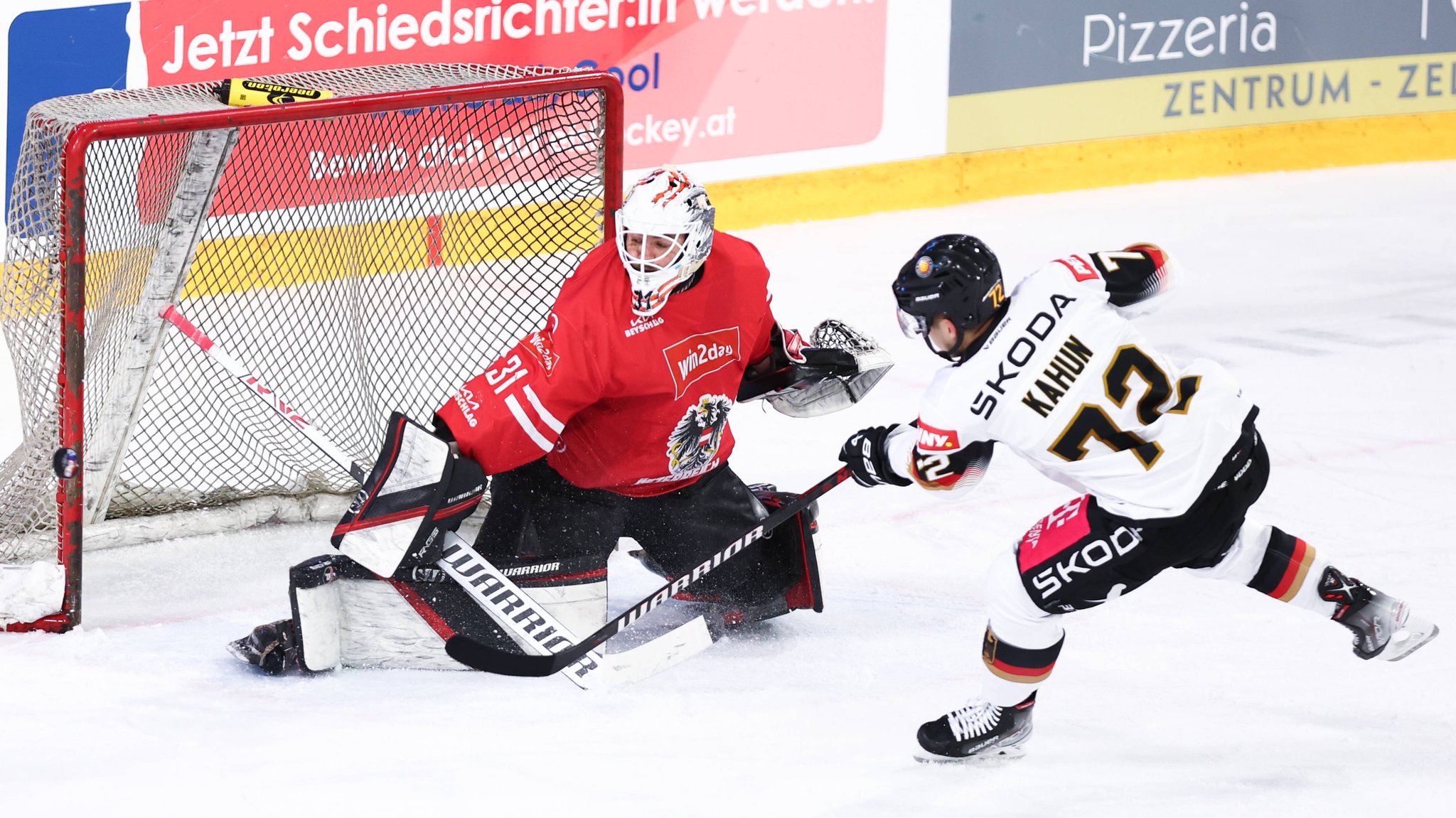 Dominik Kahun im Penaltyschießen gegen Österreich