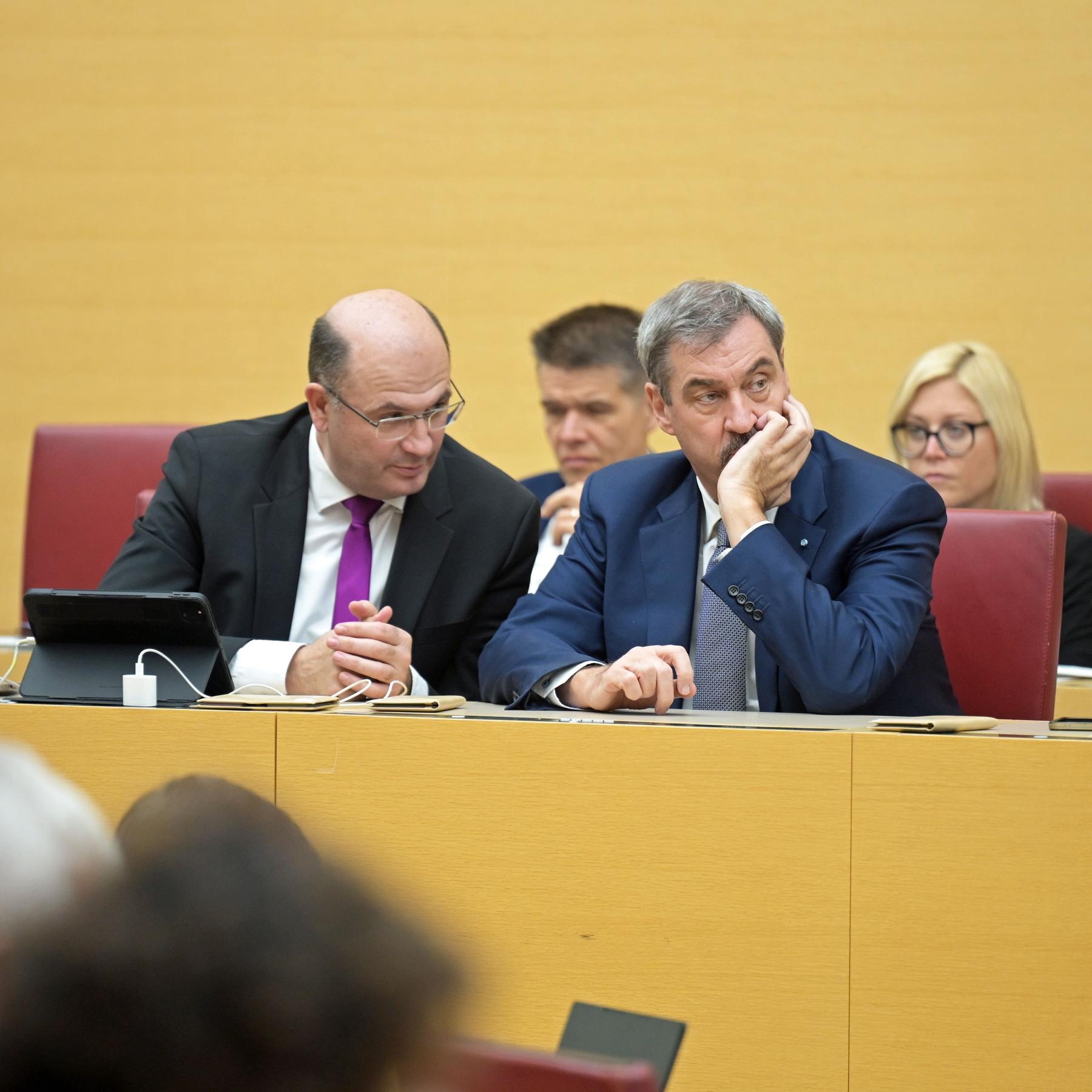 BR24 Bayerntrend: Freie Wähler rutschen ab, AfD stellt Bestwert auf BR24 Bayerntrend: Freie Wähler rutschen ab, AfD stellt Bestwert auf