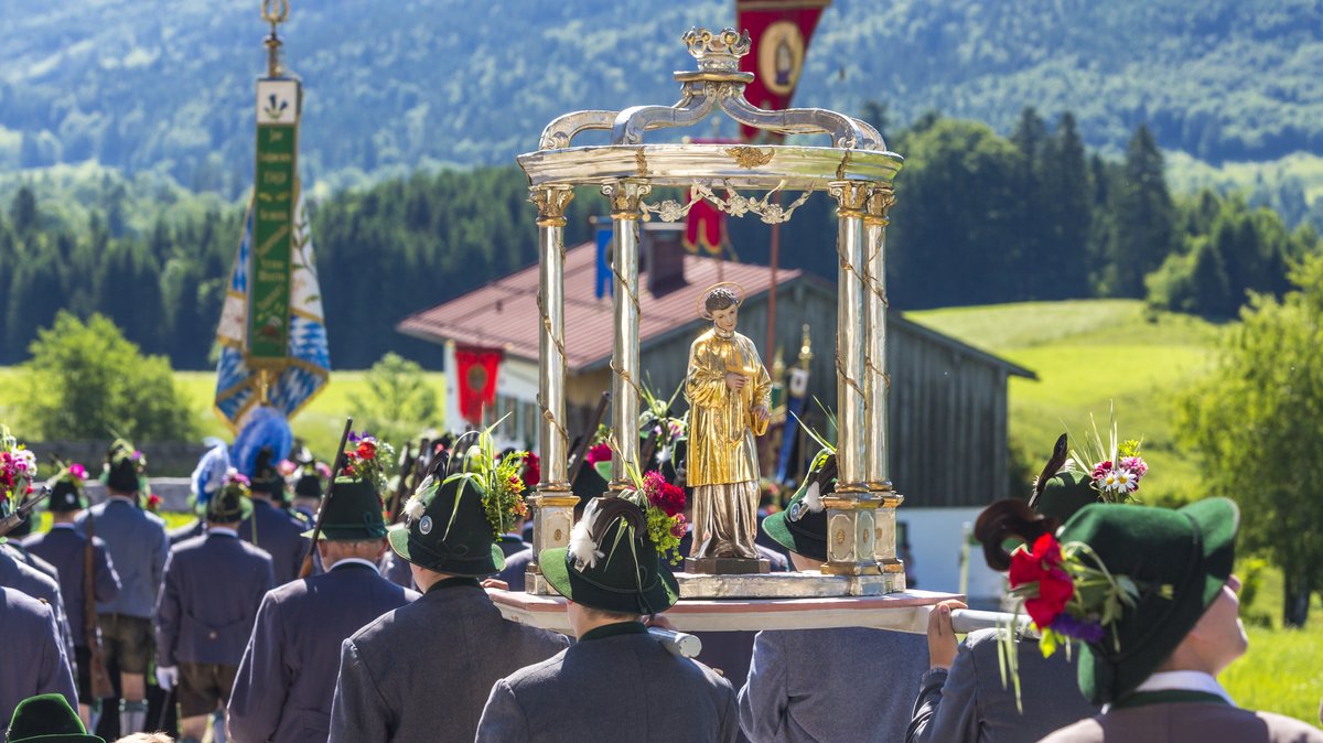 Jesusstatue auf der Fronleichnamsprozession in Bayern 2015.