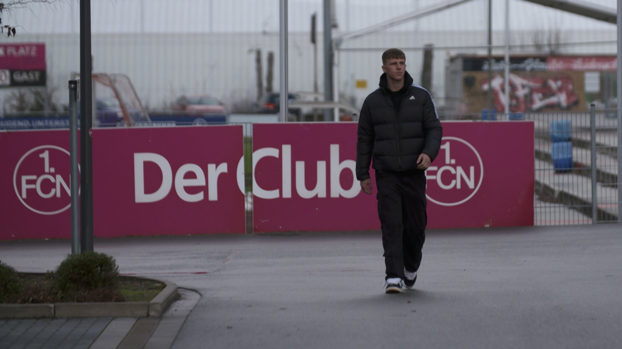 U-17 Weltmeister Finn Jeltsch am Trainingsgelände des 1. FC Nürnberg